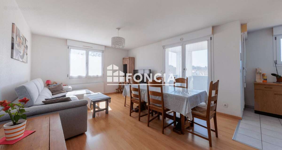 F3 de 72 m² avec terrasse, garage et parking - Résidence calme et sécurisée ! - photo 2