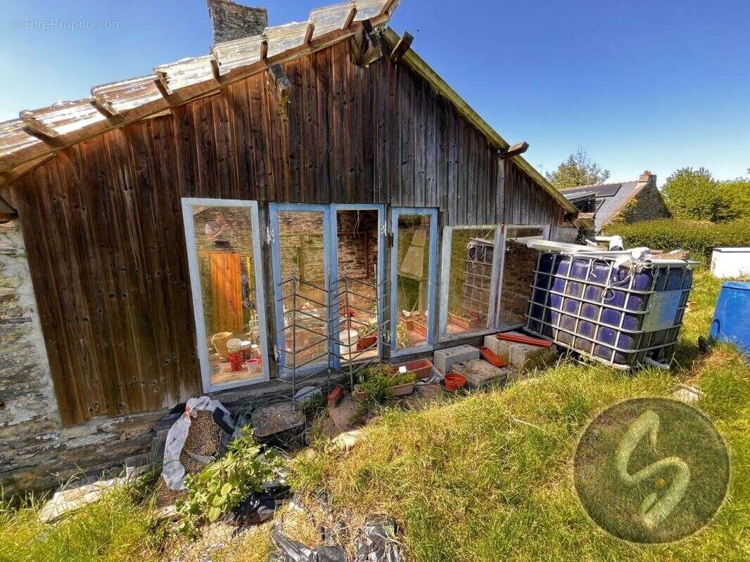 Maison de charme avec dépendances et fort potentiel - Proche - photo 19