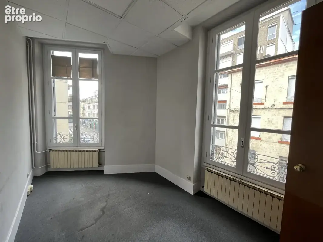 Appartement 871 m² à Saint-Chamond  - photo 9