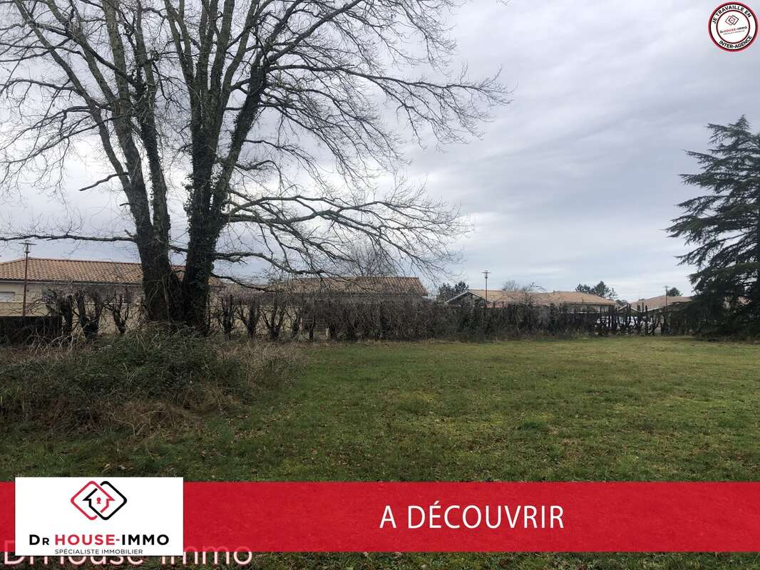 Terrain à PARENTIS-EN-BORN