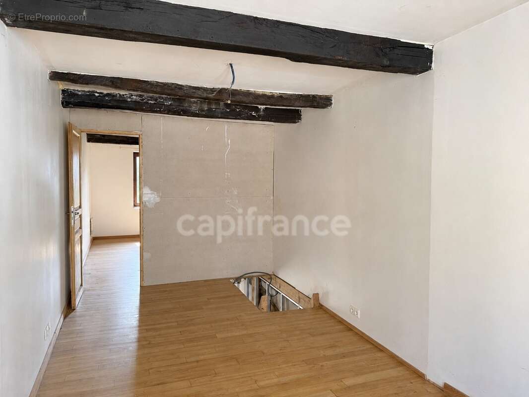 L'Isle En Dodon – Maison de village mitoyenne à rénover avec 700 m² de terrain, toiture neuve et fort potentiel - photo 6