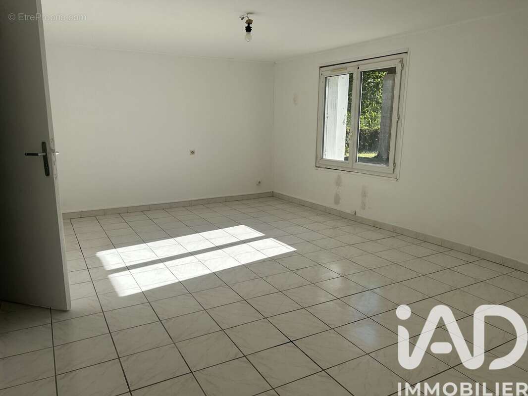 Photo 6 - Maison à MONTMOREAU-SAINT-CYBARD