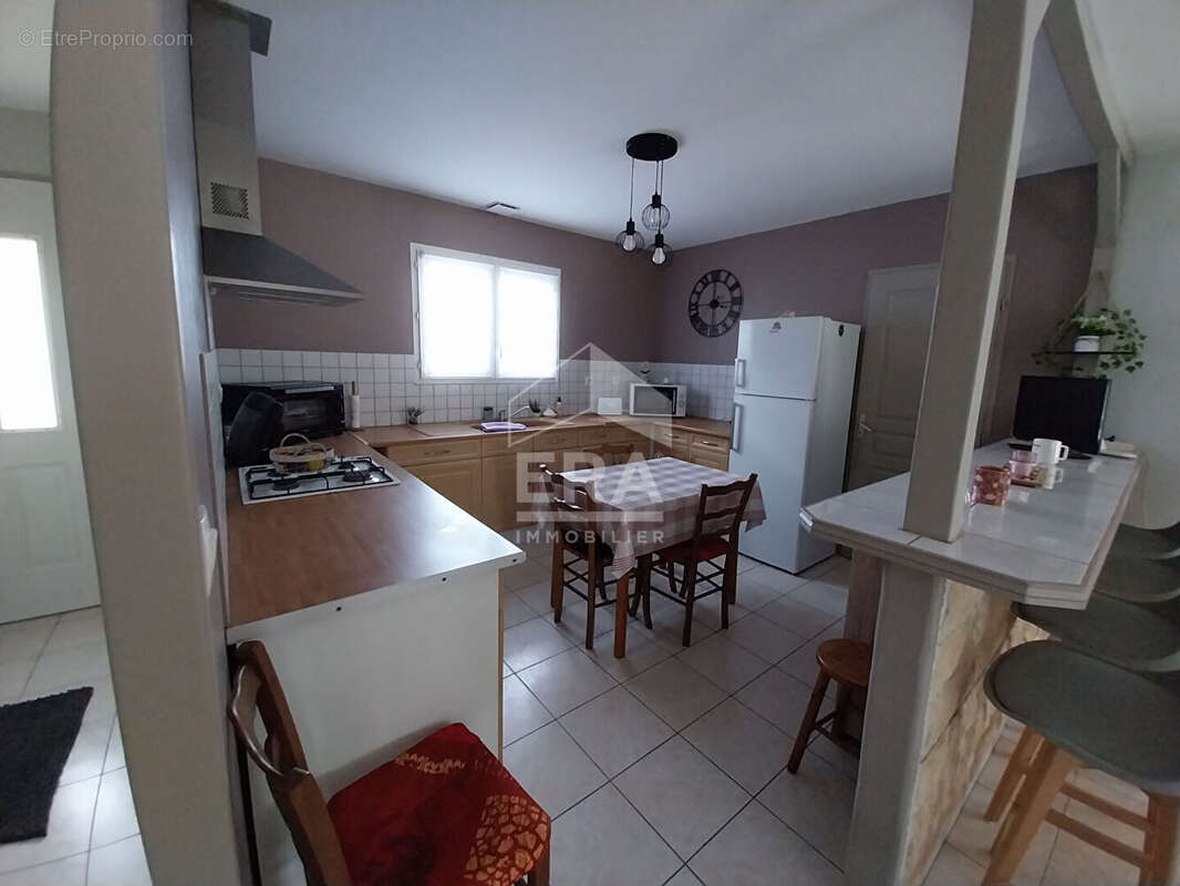 Maison à SAINT-CHRISTOLY-DE-BLAYE