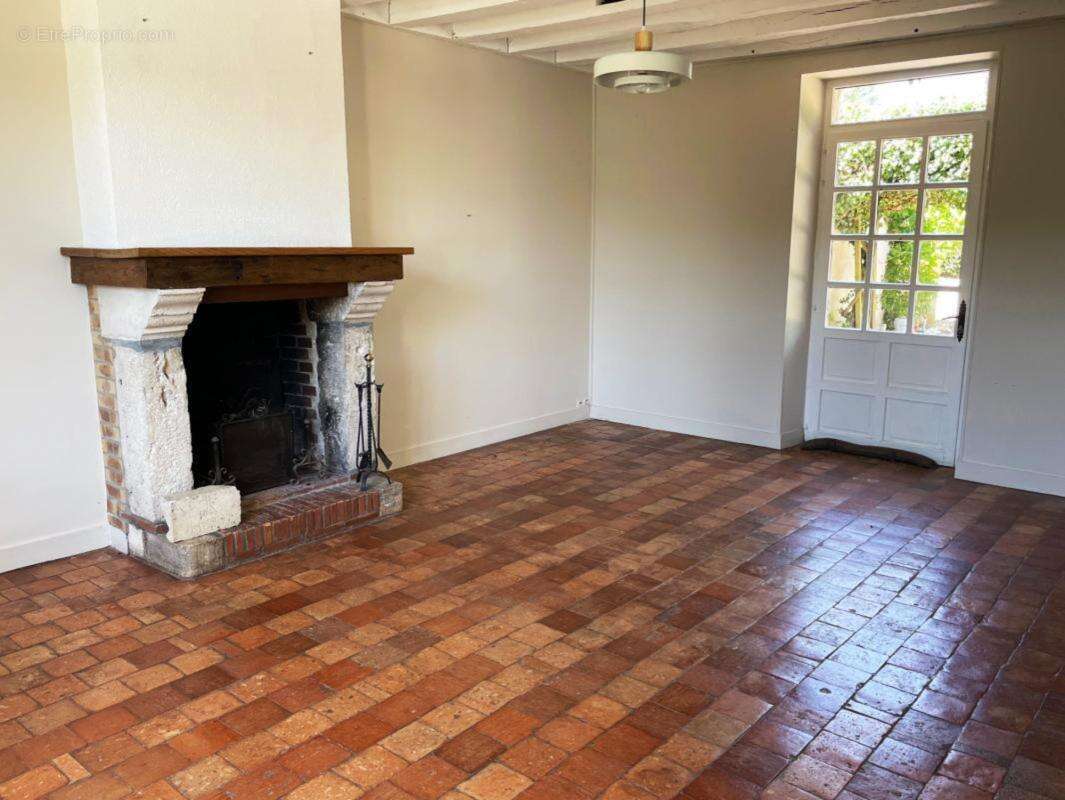 Maison à LA CHAPELLE-SAINT-MESMIN