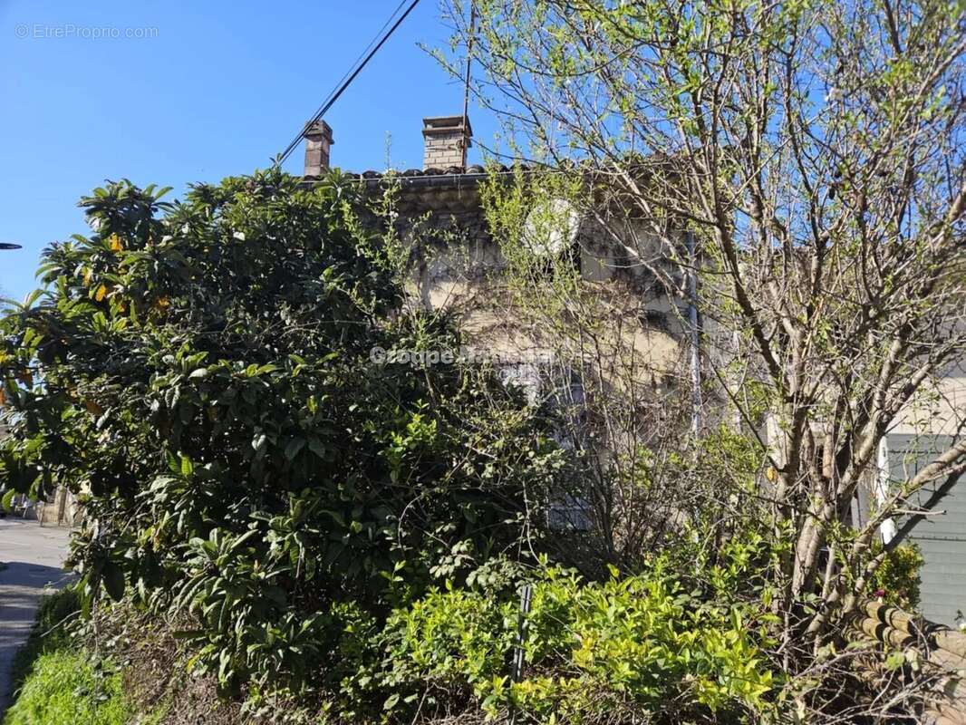 Appartement à PERNES-LES-FONTAINES