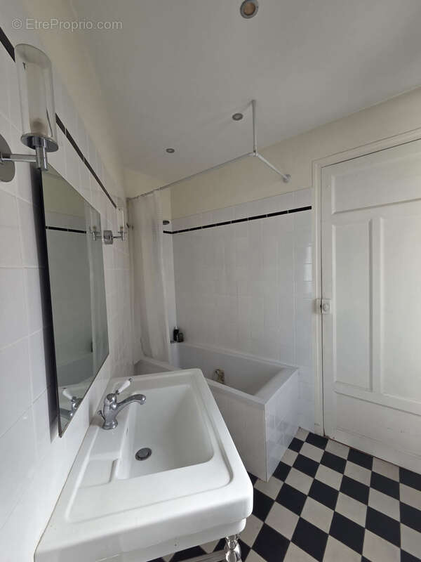 Appartement à PARIS-20E