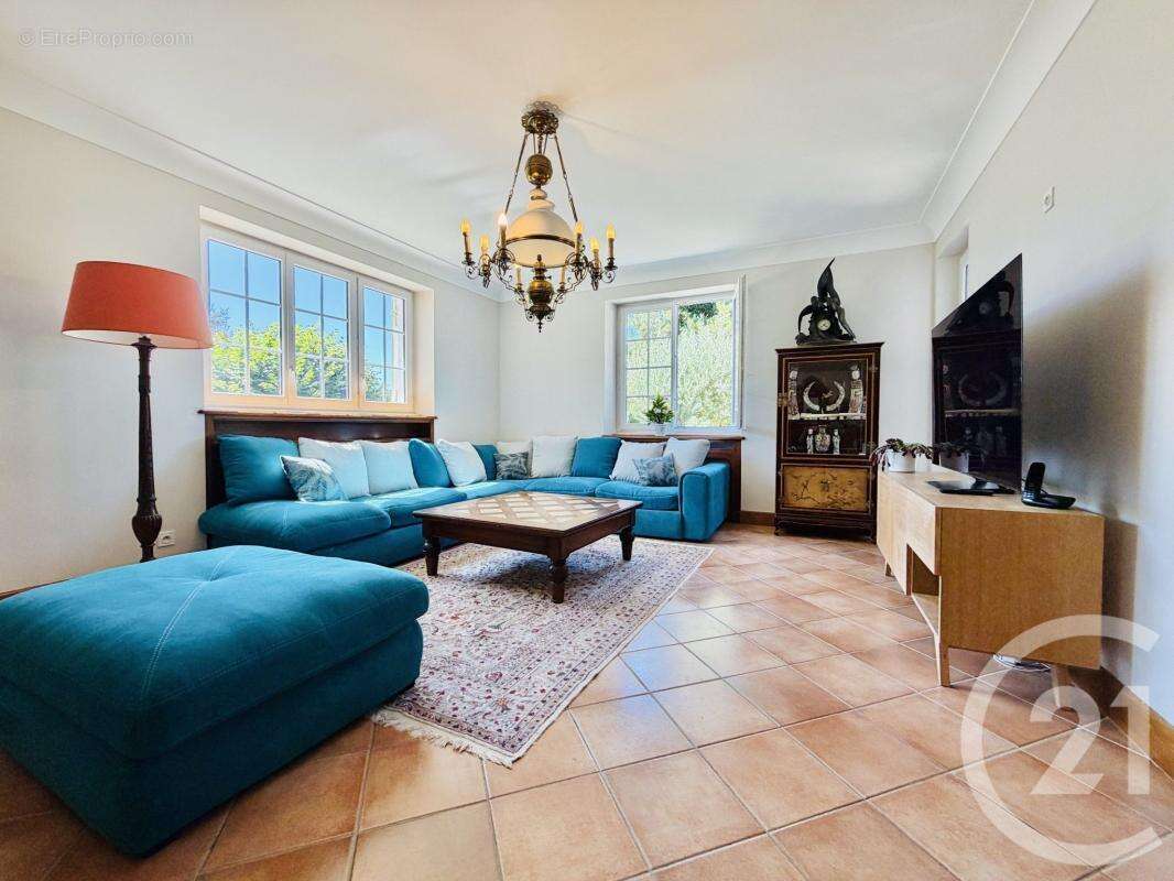 Maison 189 m² à Saint-Priest-Taurion  - photo 8