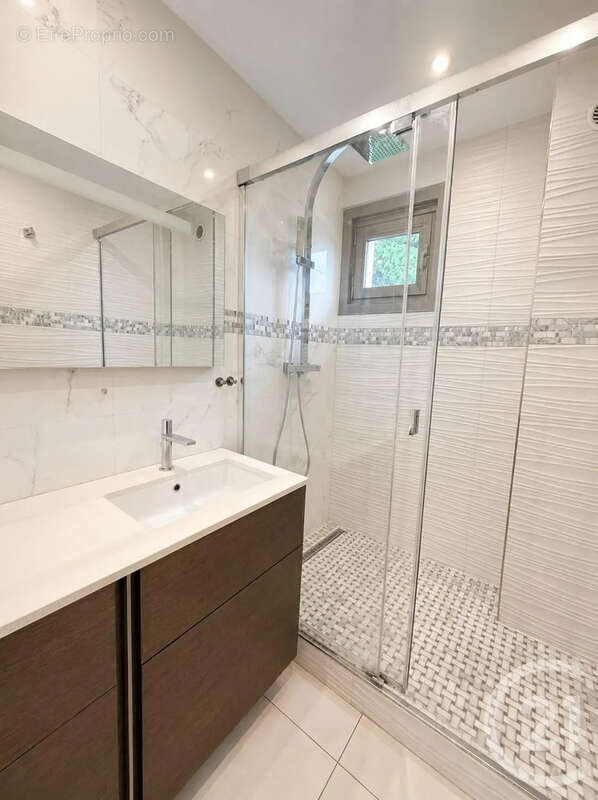 Appartement 78 m² à Villeurbanne  - photo 7