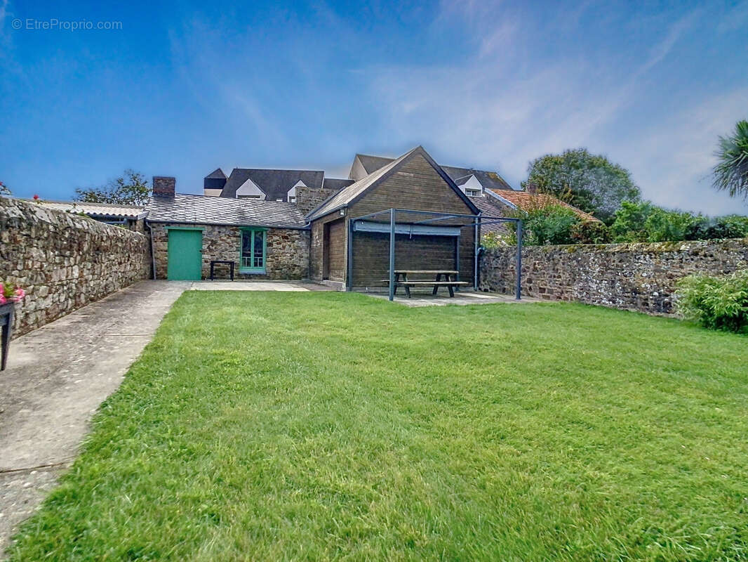 Maison à LA HAYE-DU-PUITS