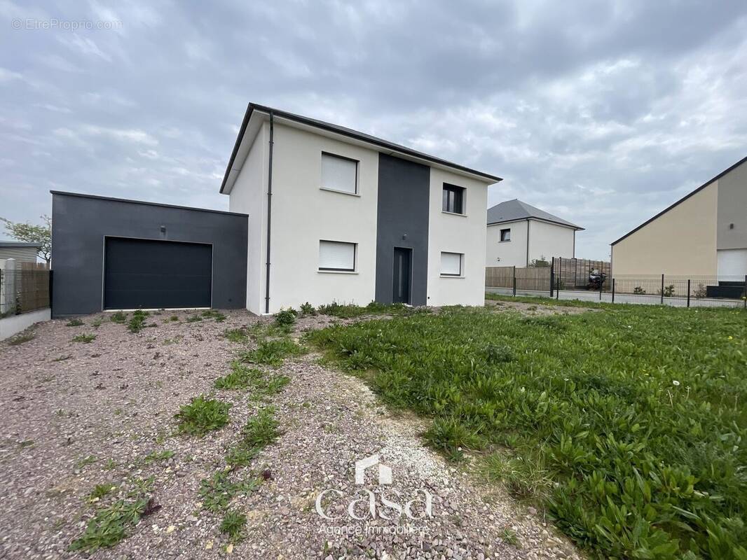 Maison à FONTAINE-ETOUPEFOUR