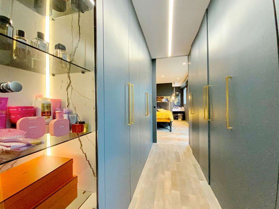 Appartement à LEVALLOIS-PERRET