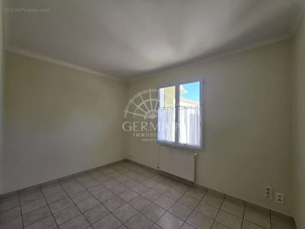 Maison de plain pied avec piscine et garage - L'Isle sur la Sorgue - photo 11