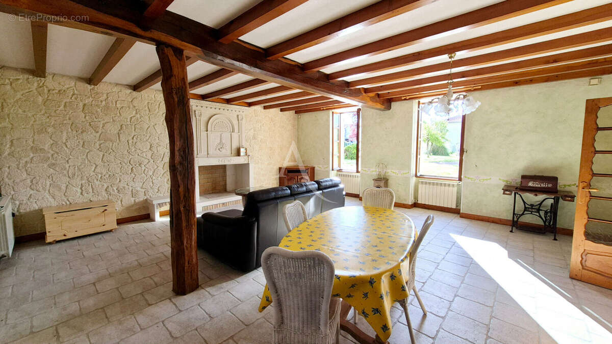 Maison à JARNAC-CHAMPAGNE