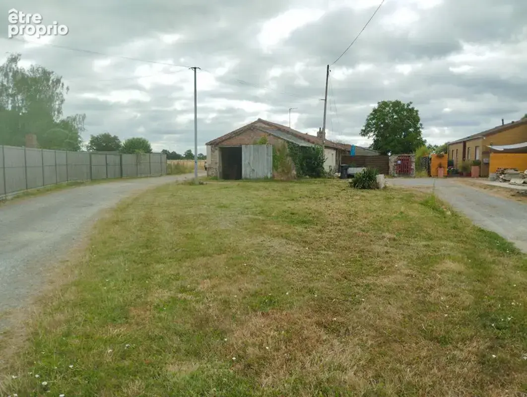 Terrain à bâtir, 232m², le Fuillet (49270) - photo 2