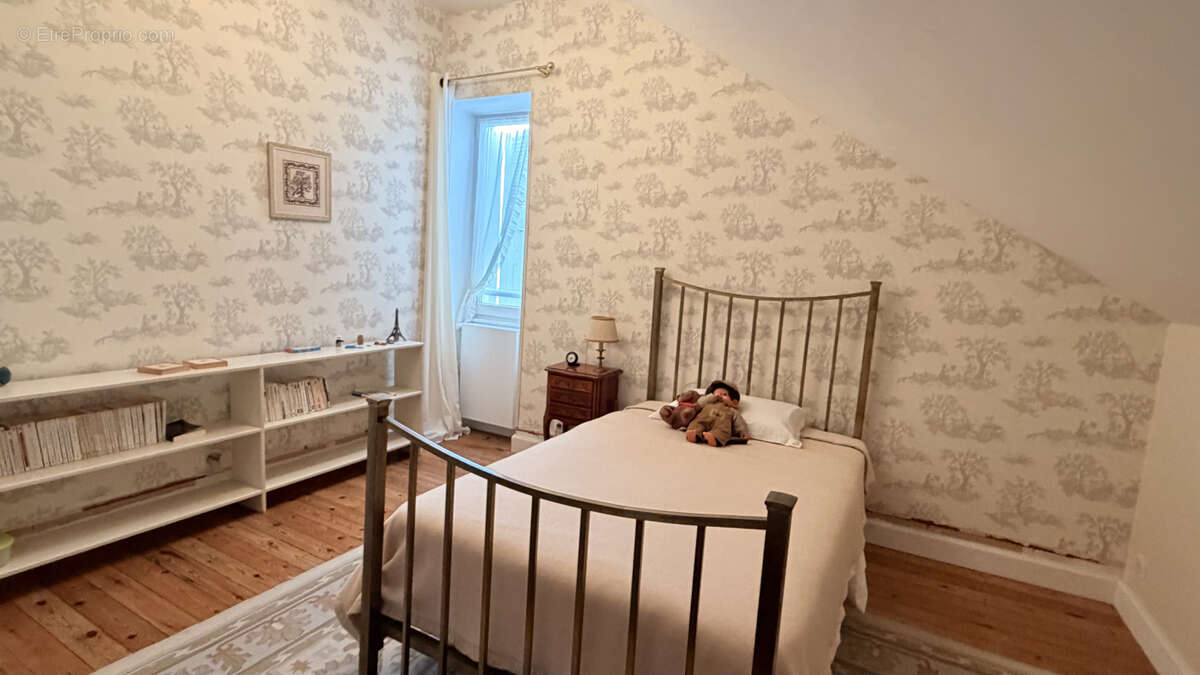 Maison à SAINT-JEAN-D'ANGELY