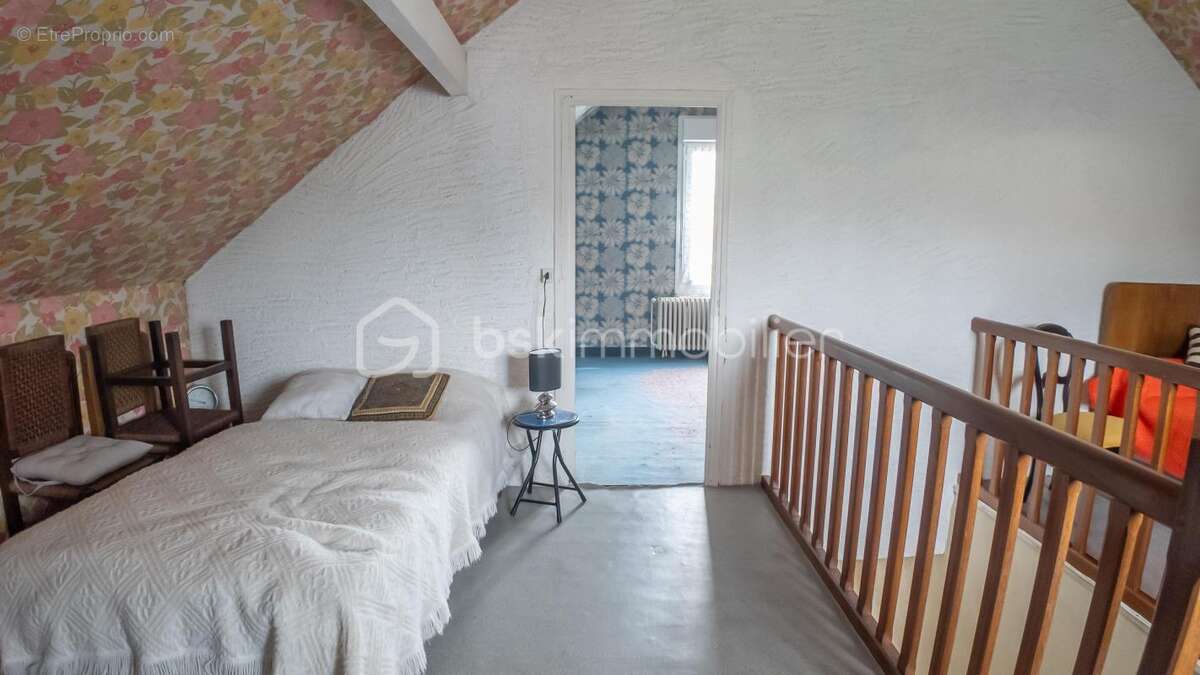 Charmante maison de caractère avec son agréable terrain, sa grande cave (et chaufferie) dans un quartier prisé et recherché de l - photo 26