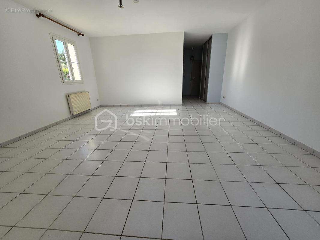 Appartement à SAINT-PAUL-TROIS-CHATEAUX