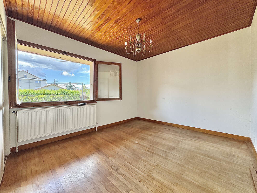 Maison à VILLE-LA-GRAND