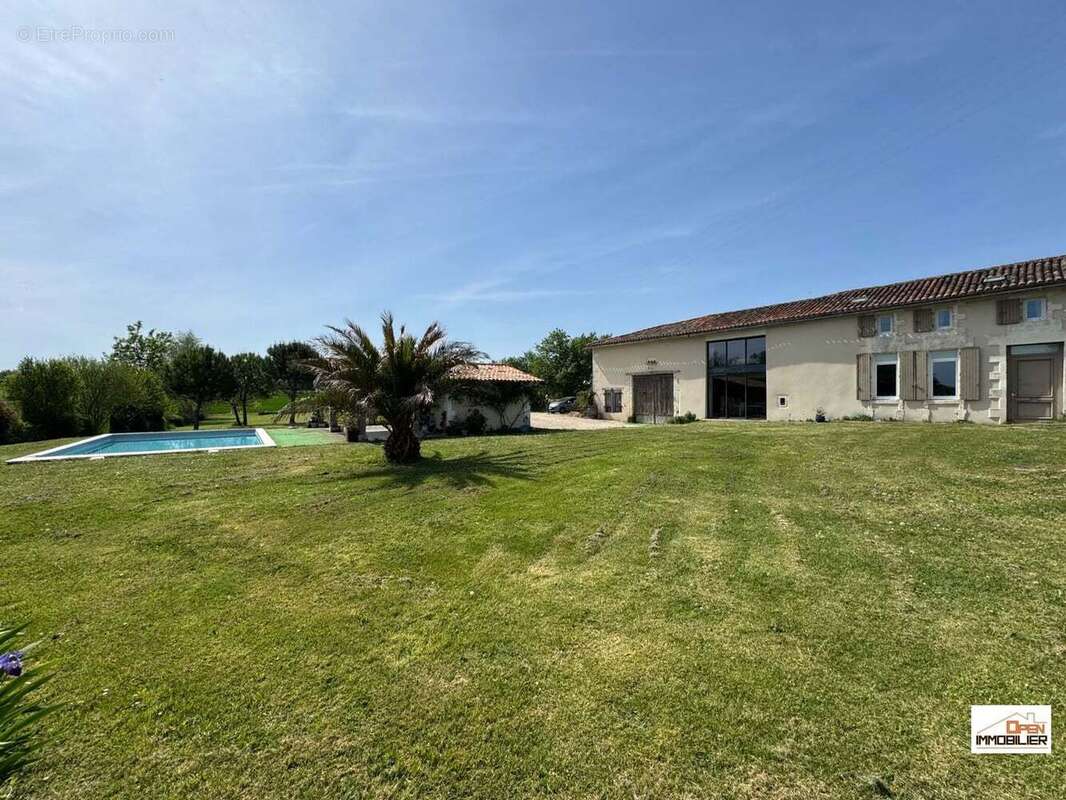 Maison à SALLES-DE-BARBEZIEUX