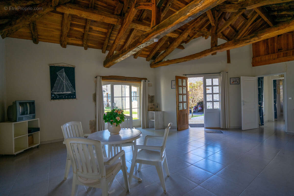Maison à MONTCUQ