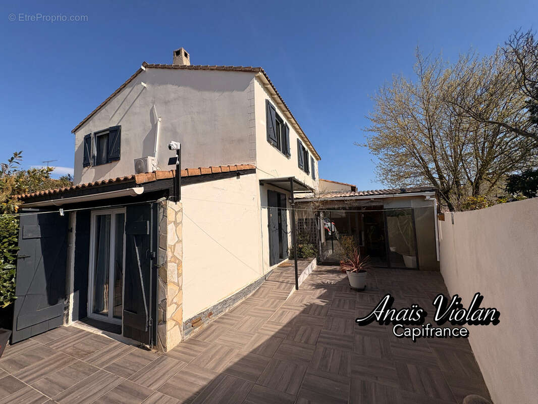 Maison familiale avec jardin et terrasse à vendre 7 pièces de 157 m² à SAINT MATHIEU DE TREVIERS (34) - photo 3