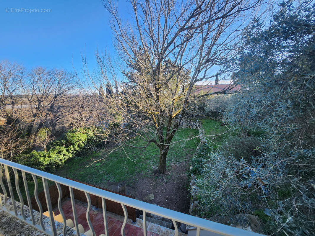 Maison à MONTAREN-ET-SAINT-MEDIERS