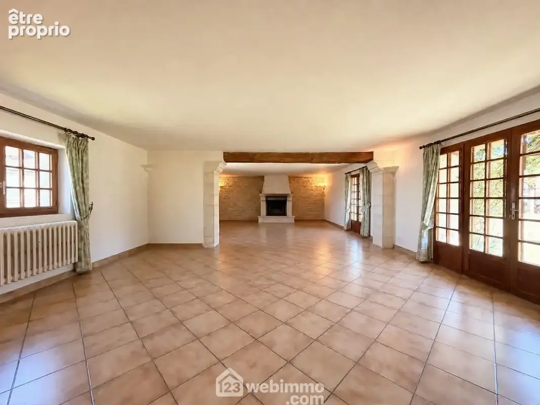 Une belle pièce de vie de 81 m² comprenant ...
