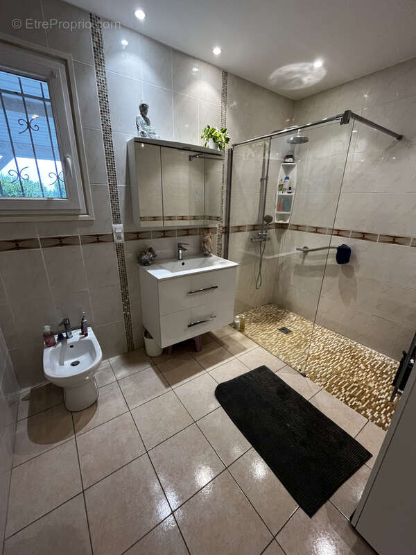 Maison à SAINTE-COLOMBE-EN-BRUILHOIS