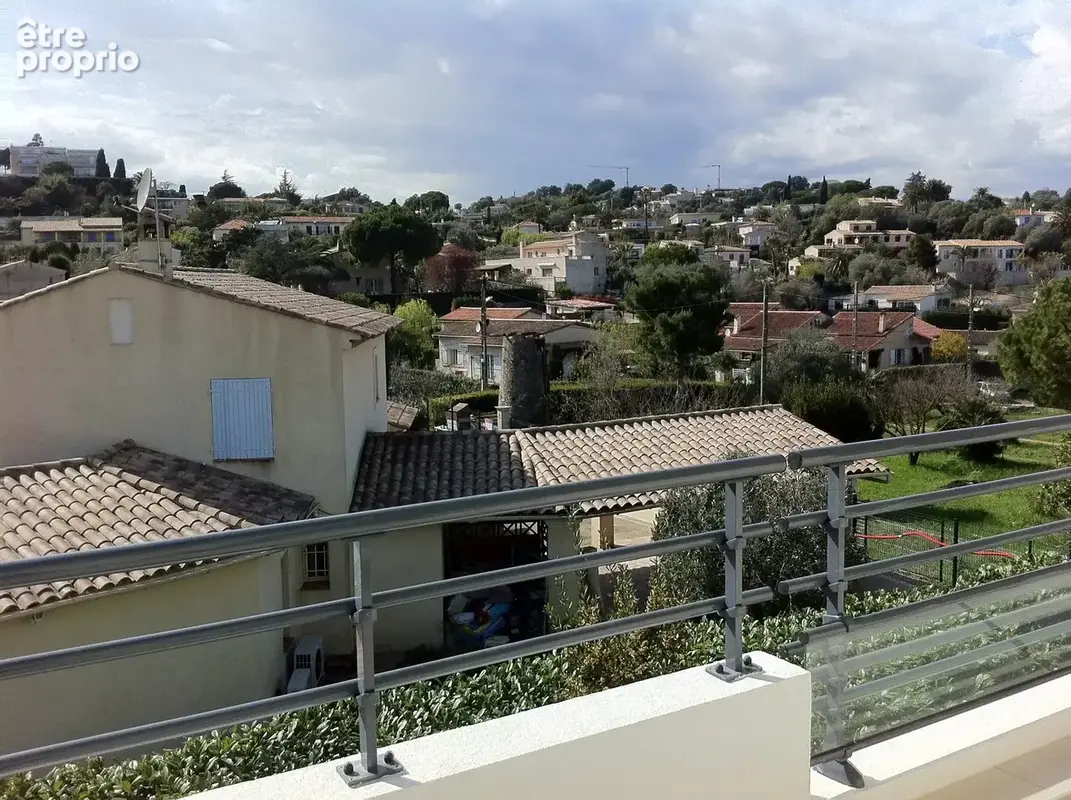 Antibes - Dernier étage - 3 Pièces - terrasse d'angle 18m2 - photo 10