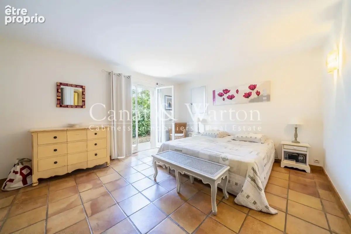 Au rayol: villa avec piscine offrant une vue mer panoramique - photo 8