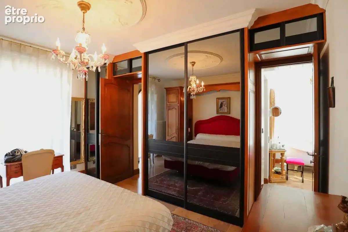 Centre Bourg, Maison offrant 4 CH, 2 SDE, 3 WC, sur 3000 m2 - photo 13