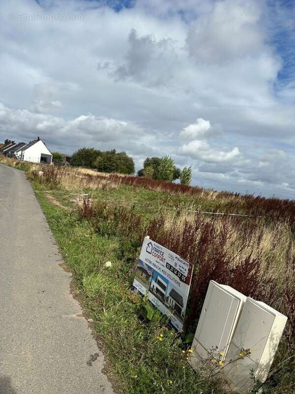 Terrain à CAMPHIN-EN-CAREMBAULT