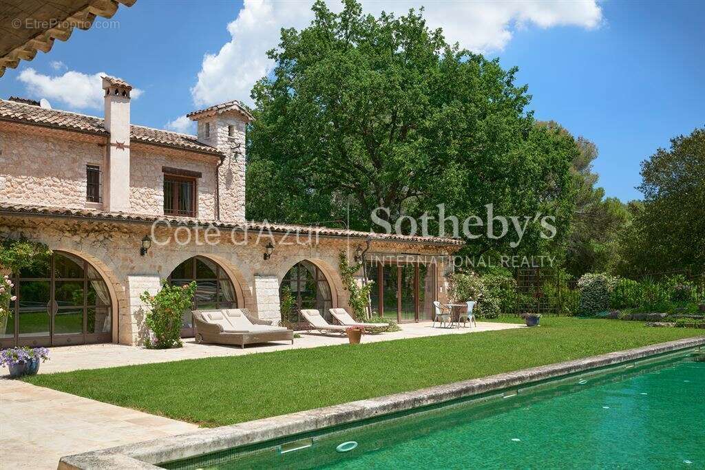 Maison à ROQUEFORT-LES-PINS