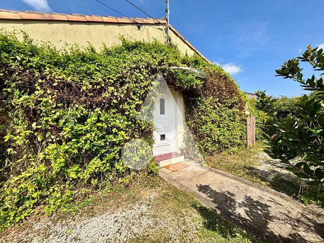Maison à MARENNES