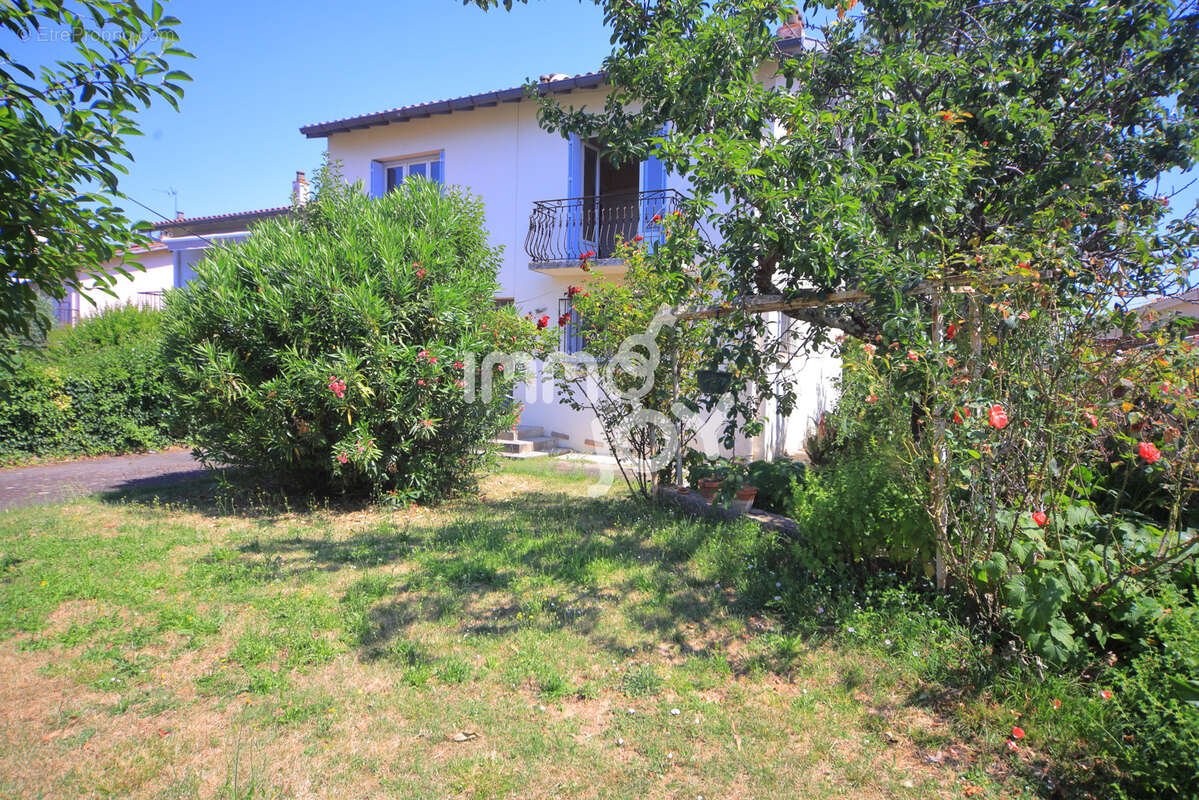Maison de 103 m2, T5, jusqu'à 4 chambres, sur terrain de 590 m2. - photo 5