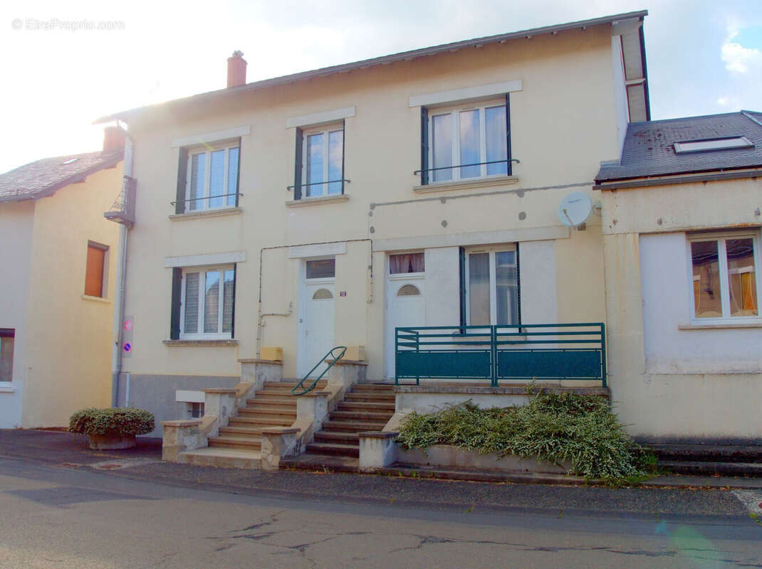 Maison 200 m² à Messeix  - photo 2