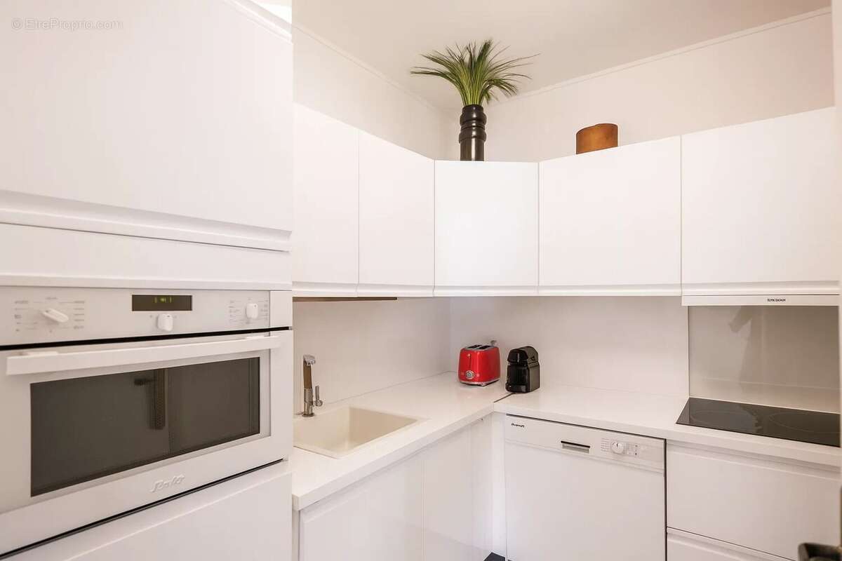 Appartement à PARIS-8E