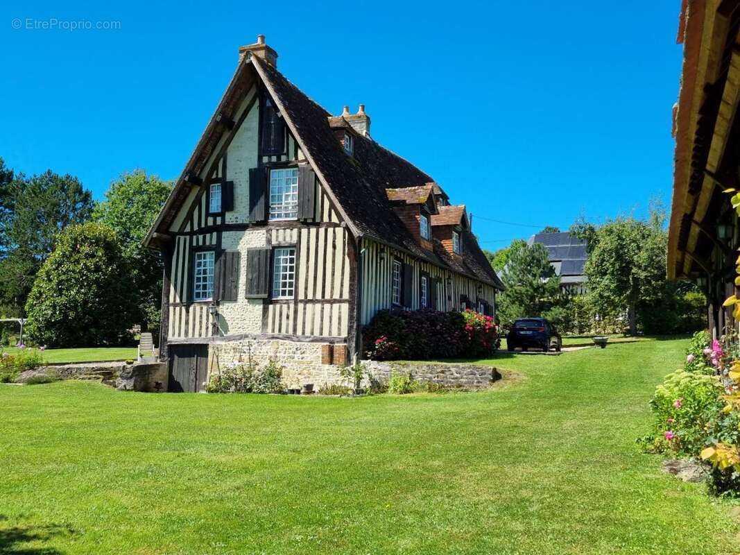Maison 400 m² à Pont-L'eveque  - photo 3
