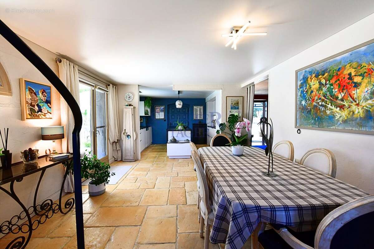 Demeure atypique avec installations équestres – Terrain de 16 832 m² - photo 10
