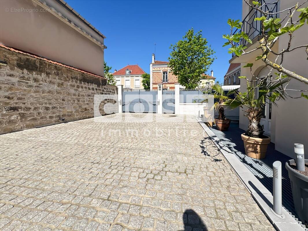 Appartement à LA GARENNE-COLOMBES