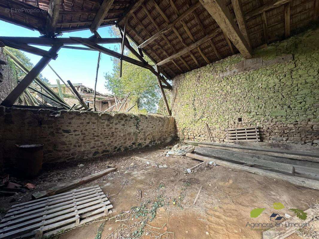 Maison à SAINT-LEONARD-DE-NOBLAT