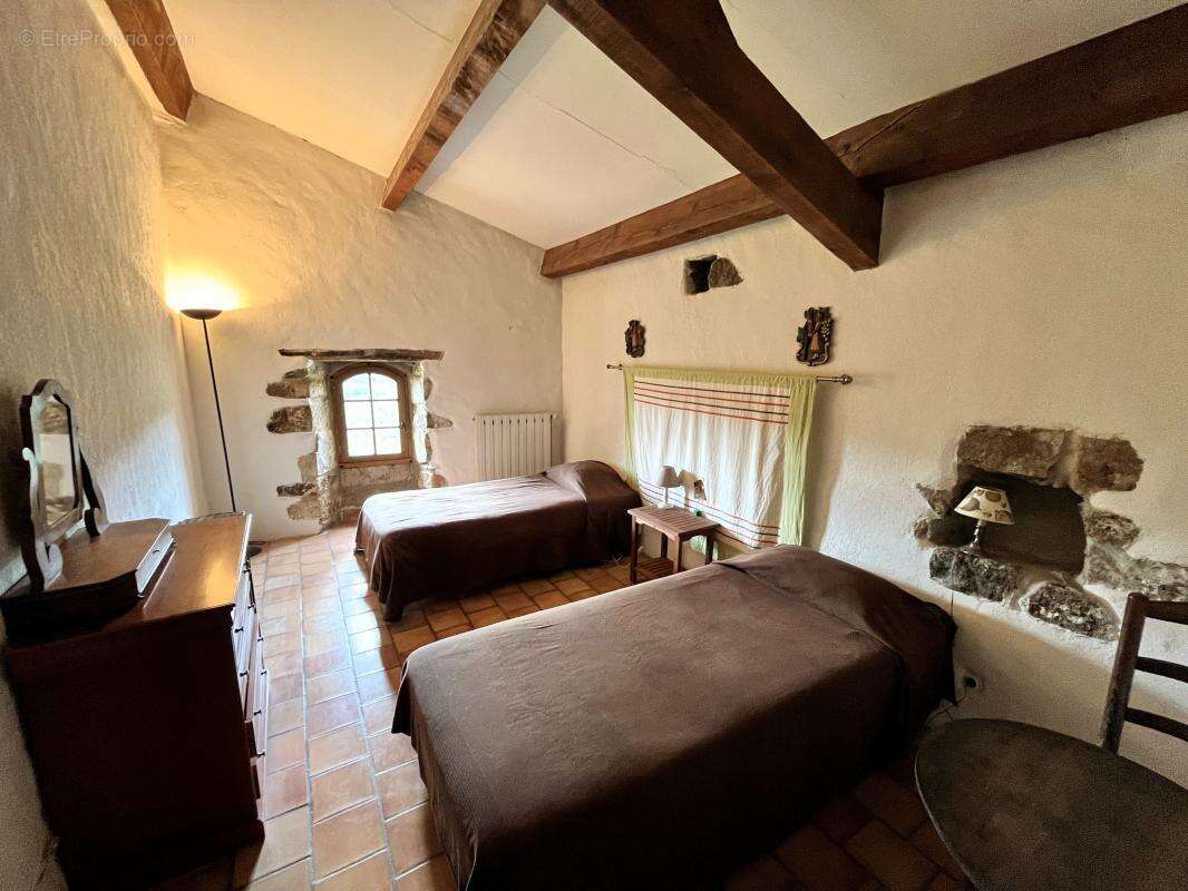 Maison à SAINT-PIERRE-SAINT-JEAN