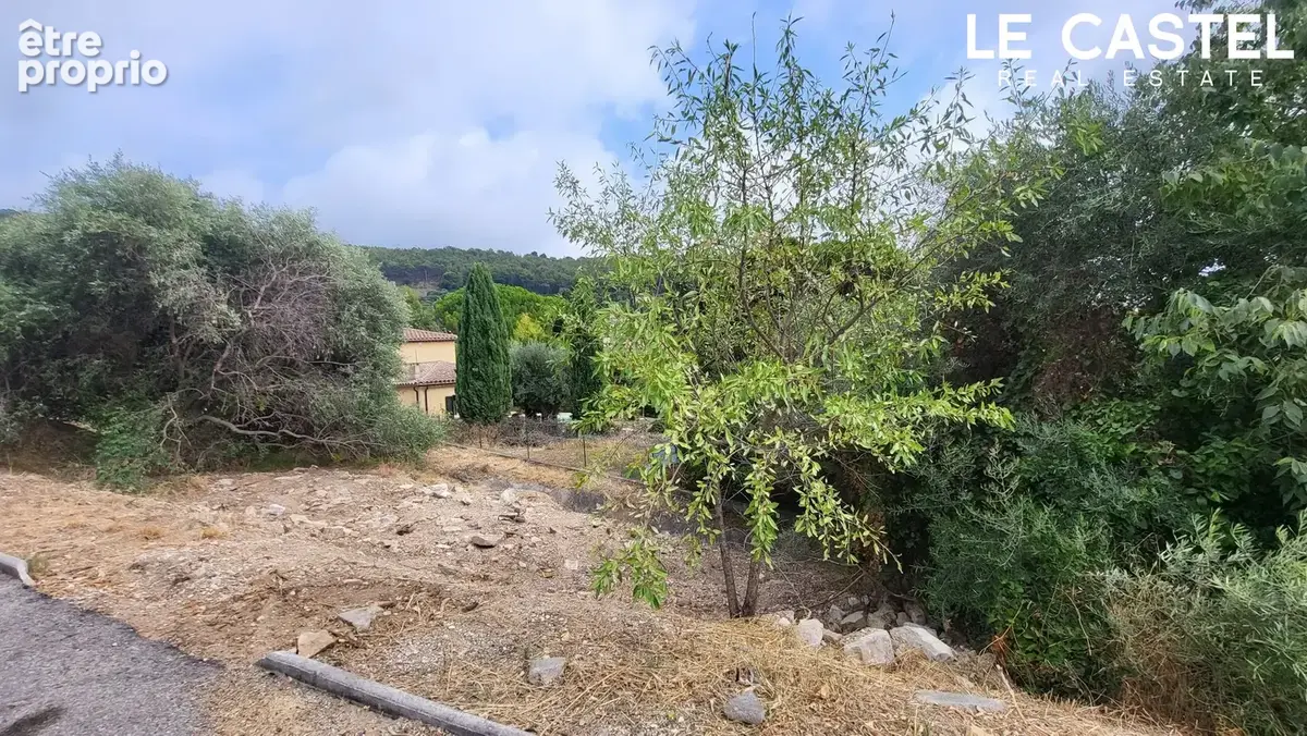 Terrain à CEYRESTE