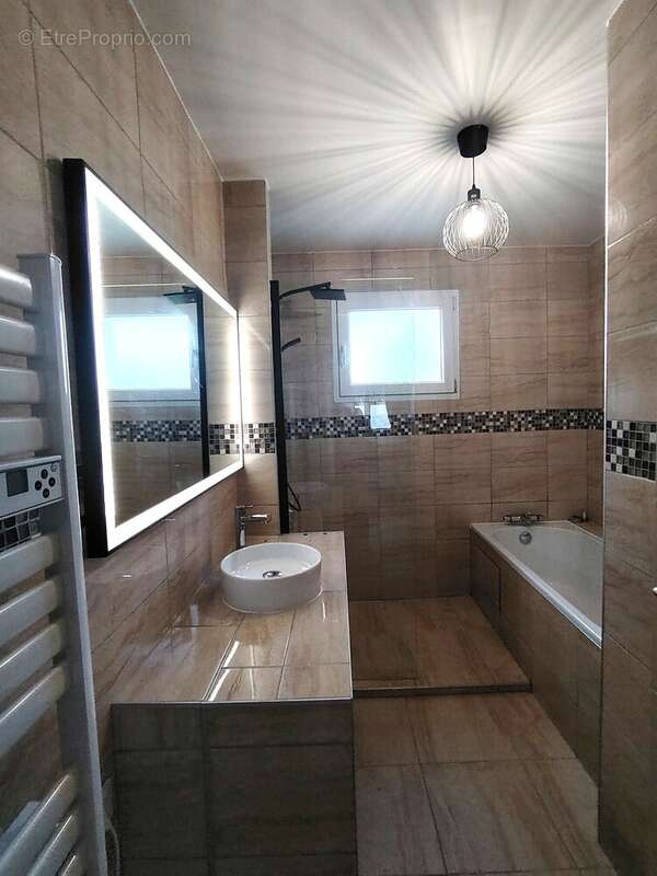 Maison moderne 4 pièces - Lumineuse, tout confort et sans vis-à- - photo 8