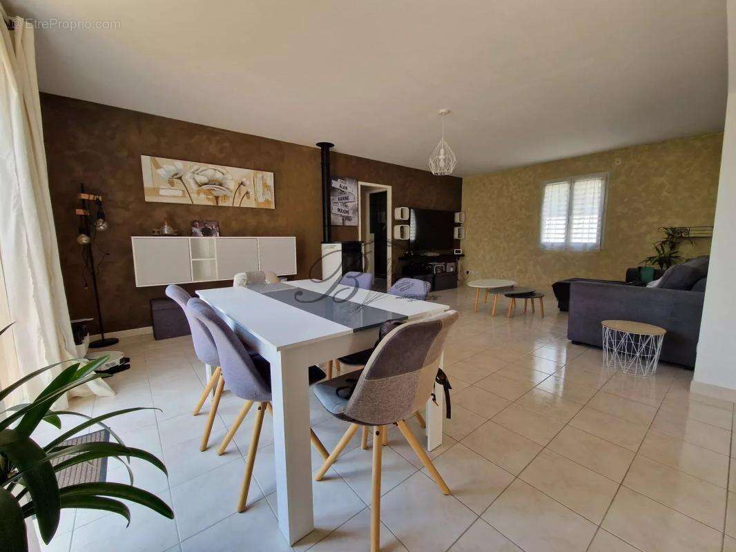 Maison à LA MOTTE-D'AIGUES
