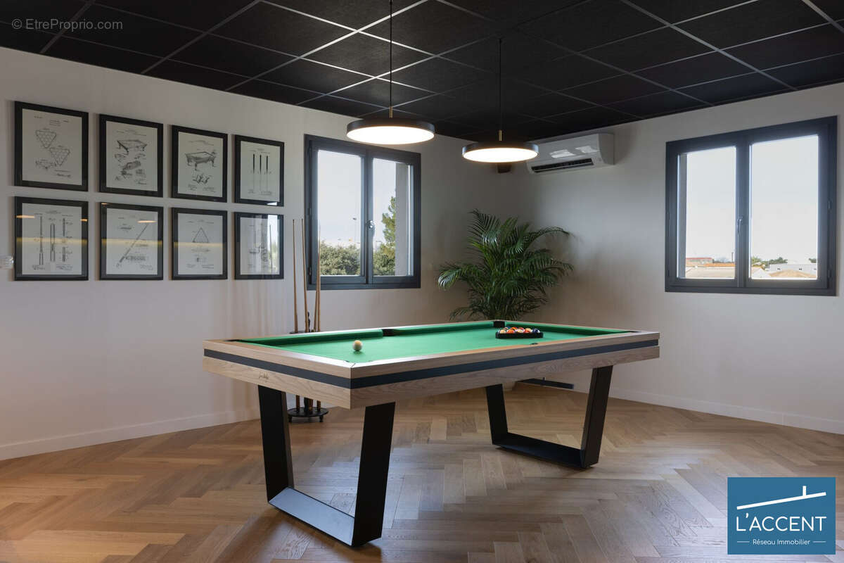 Commerce à CASTRIES