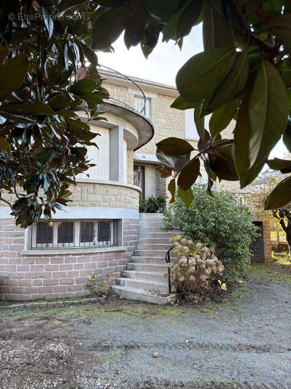 Maison à OBJAT