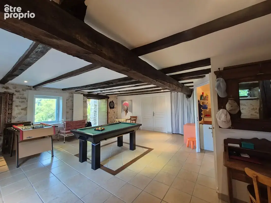 CORRÈZE. Près d'ARGENTAT. Magnifique grange en pierre réaménagée comprenant 6 chambres, un four à pain d'origine et un terrain d - photo 18