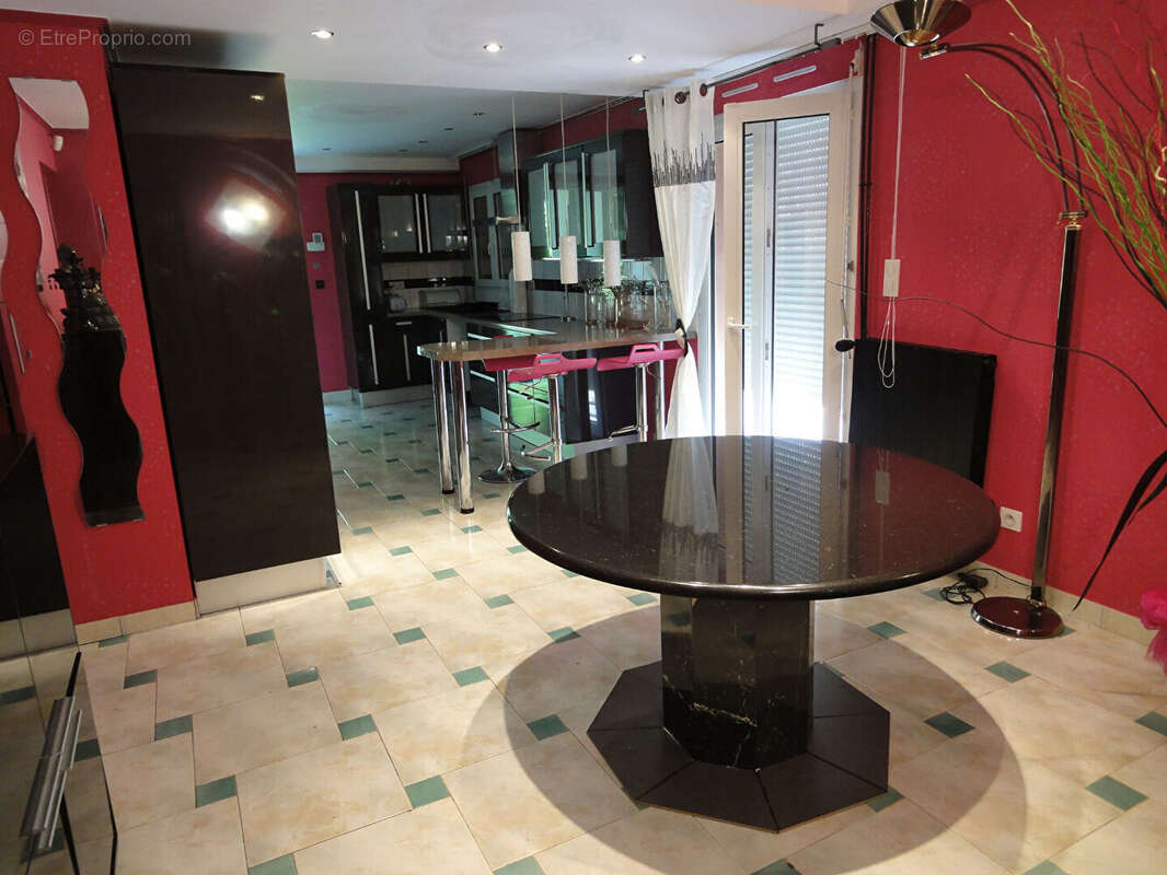 Maison Gex 4 pièce(s) 191.68 m2 - photo 2