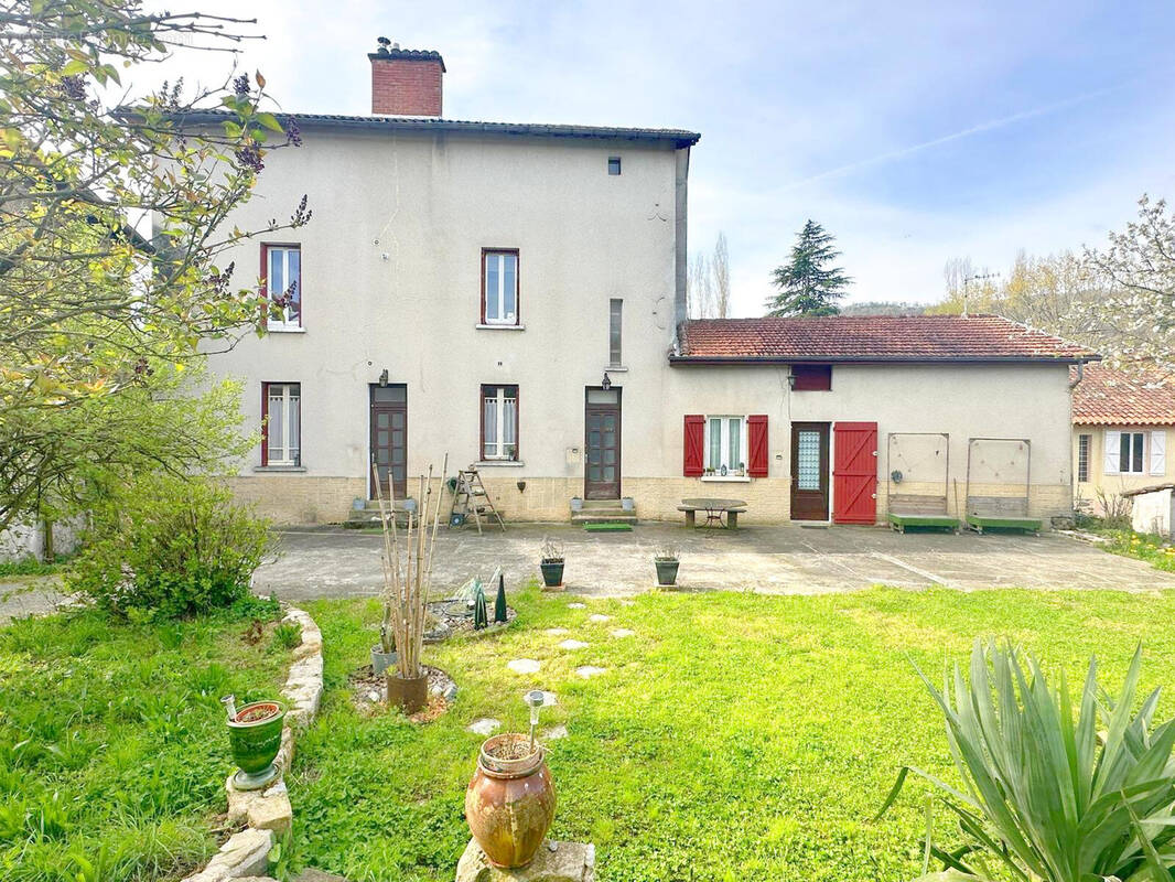 Maison à LIVINHAC-LE-HAUT